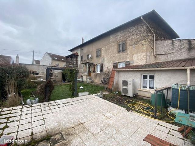 Maison 8 pièces 240 m²