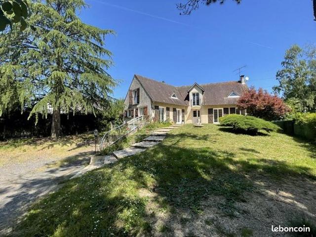Maison 8 pièces 240 m²