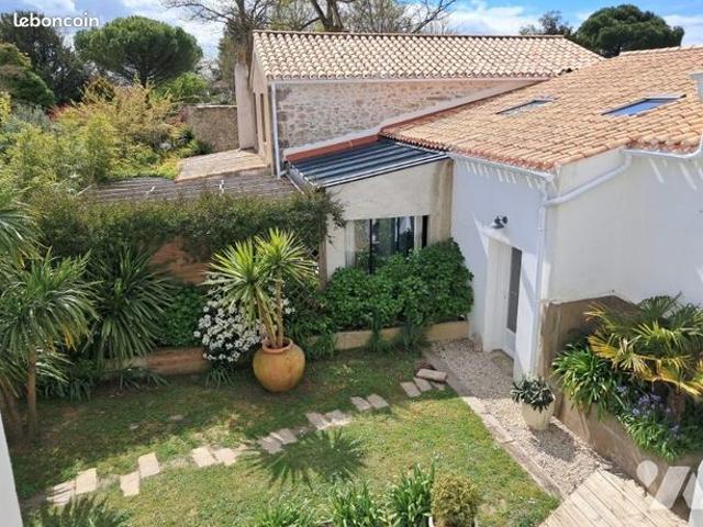 Maison 8 pièces 240 m²