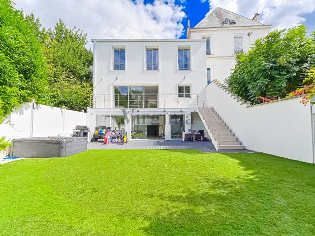 Maison 8 pièces 240 m²