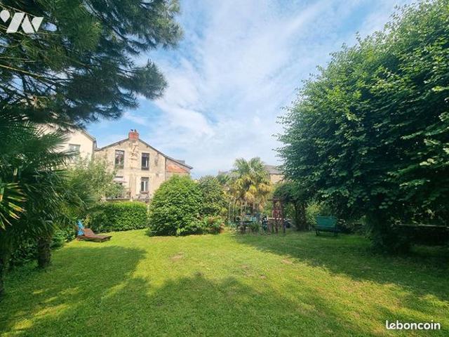 Maison 8 pièces 240 m²