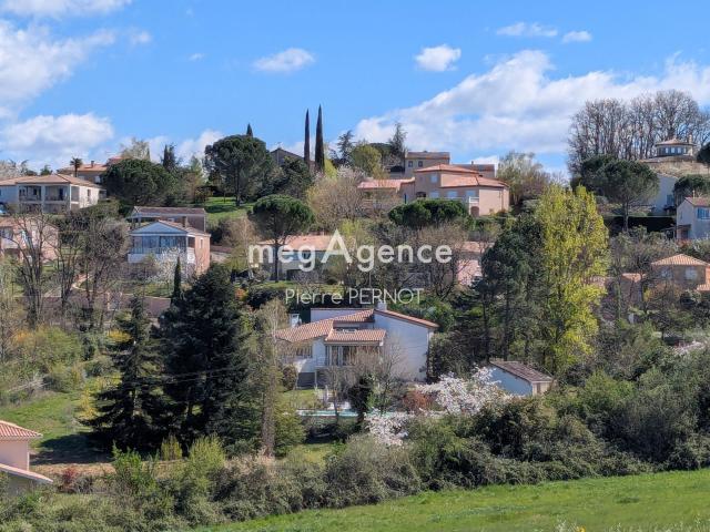 Maison 8 pièces 240 m²