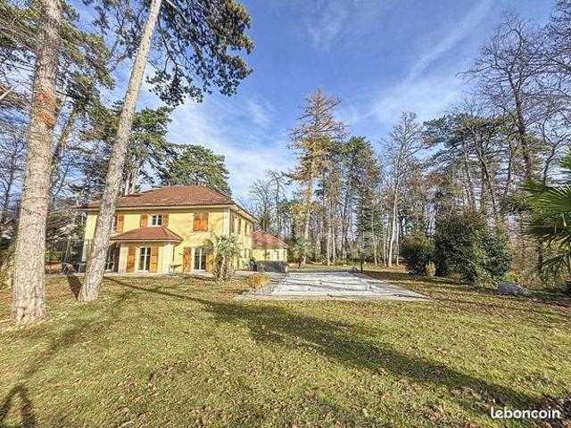 Maison 8 pièces 240 m²