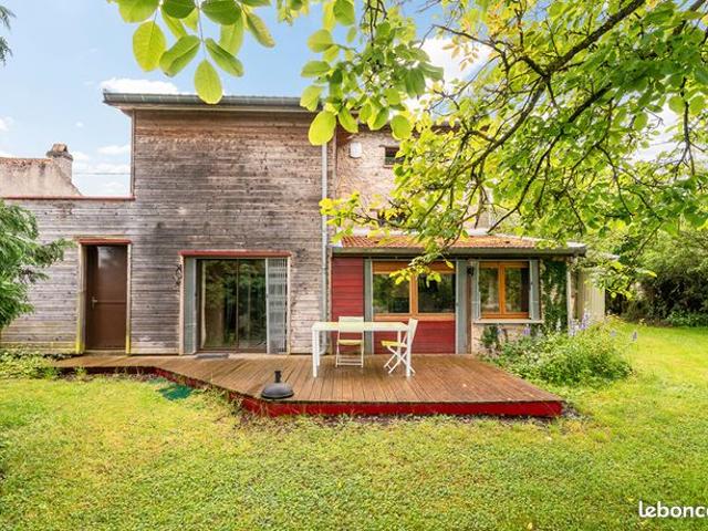 Maison 8 pièces 241 m²
