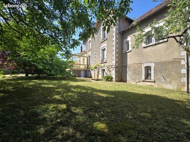 Maison 8 pièces 241 m²