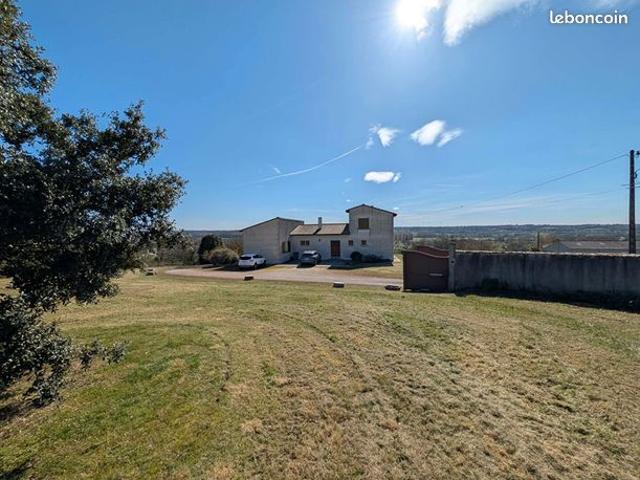 Maison 8 pièces 241 m²