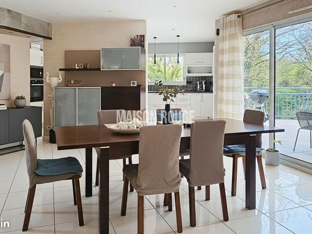Maison 8 pièces 241 m²