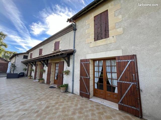 Maison 8 pièces 241 m²