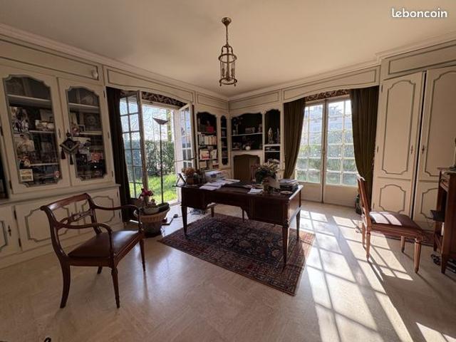 Maison 8 pièces 241 m²