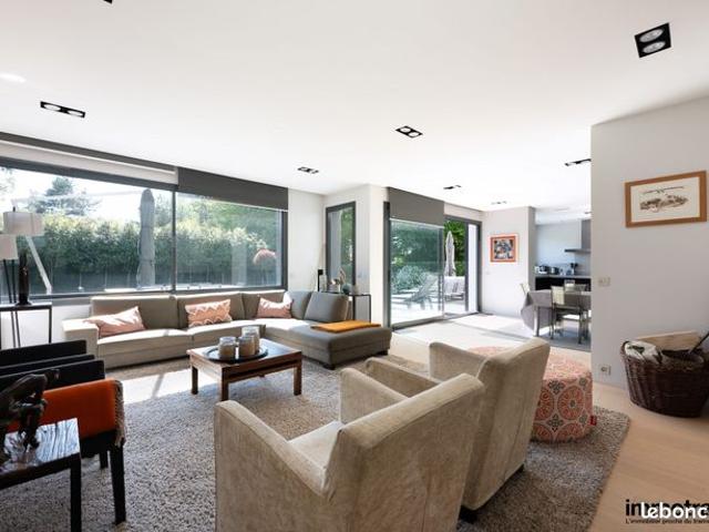 Maison 8 pièces 241 m²