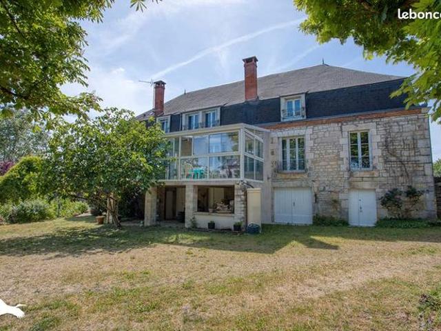 Maison 8 pièces 241 m²