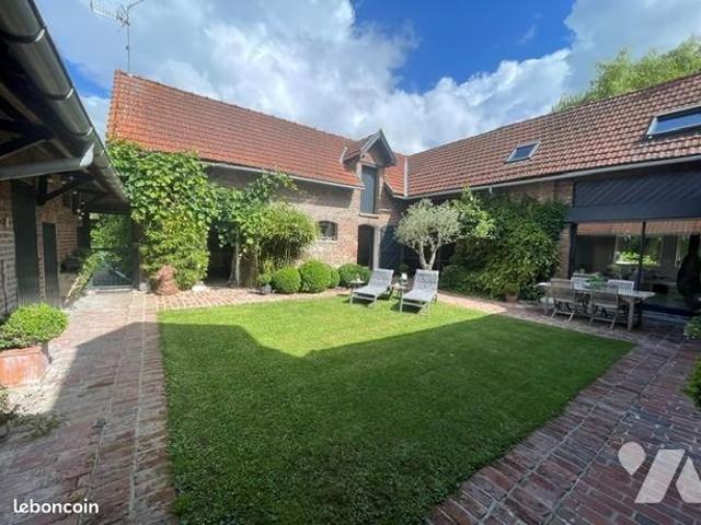 Maison 8 pièces 241 m²