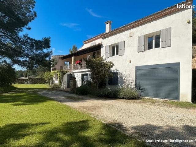 Maison 8 pièces 241 m²