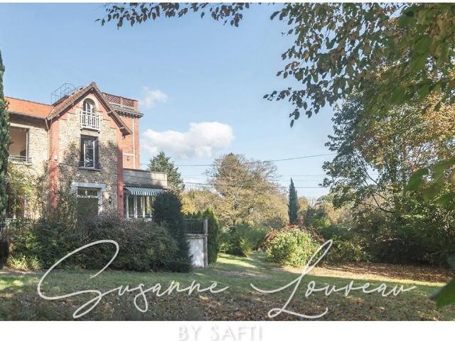 Maison 8 pièces 241 m²