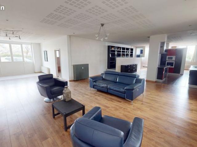Maison 8 pièces 241 m²