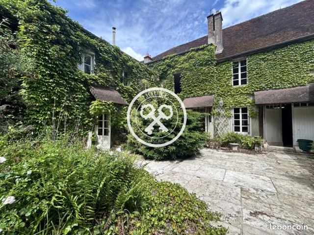 Maison 8 pièces 241 m²