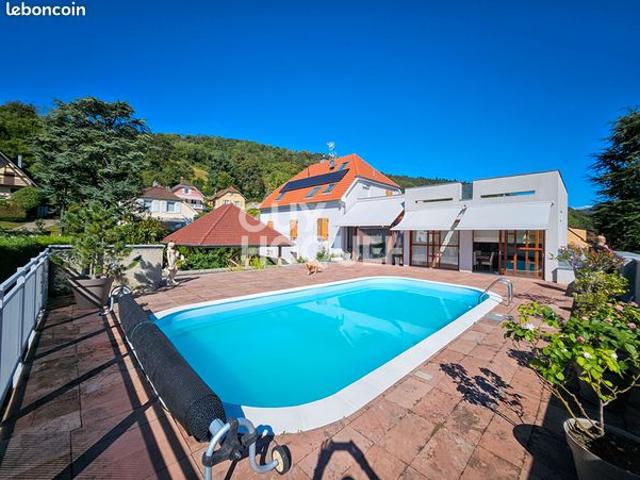 Maison 8 pièces 241 m²