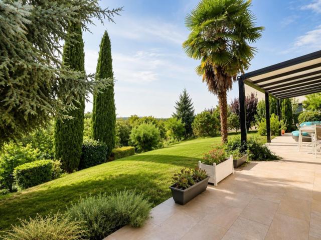 Maison 8 pièces 241 m²