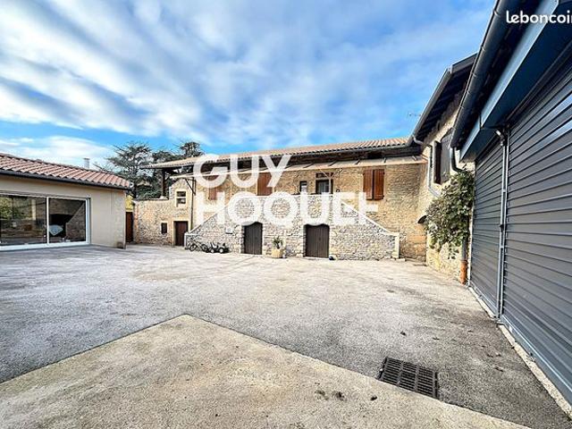 Maison 8 pièces 241 m²