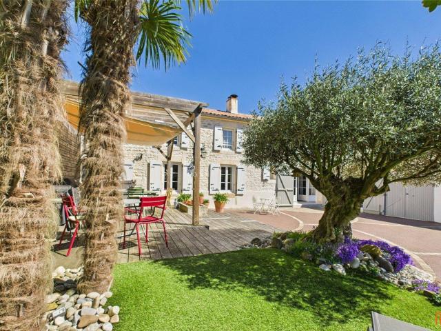Maison 8 pièces 242 m²