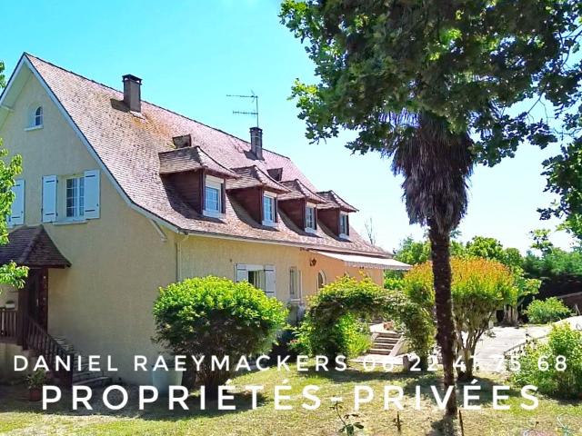 Maison 8 pièces 242 m²