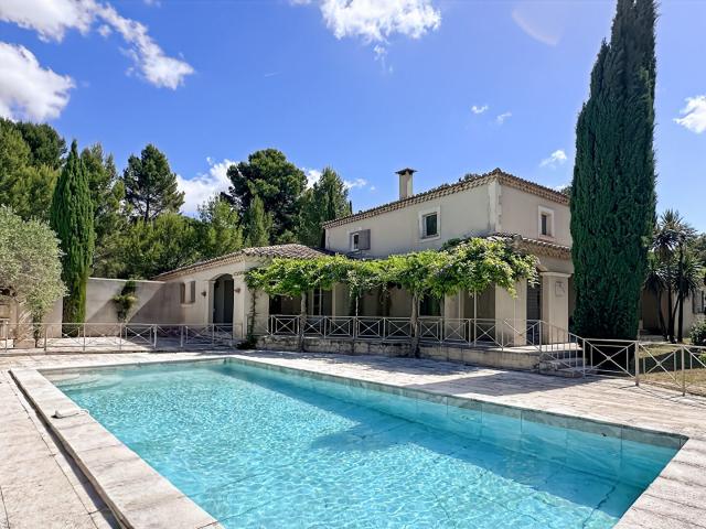 Maison 8 pièces 242 m²