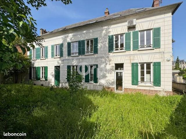 Maison 8 pièces 242 m²
