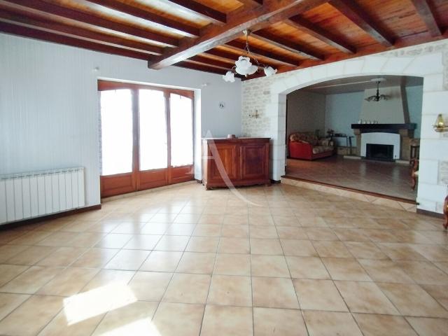 Maison 8 pièces 242 m²
