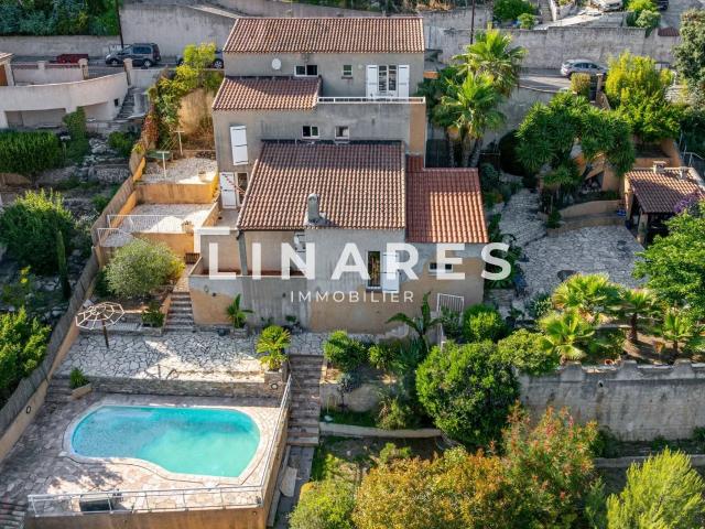 Maison 8 pièces 242 m²