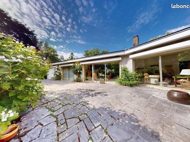 Maison 8 pièces 242 m²