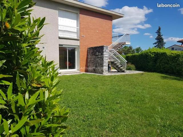 Maison 8 pièces 242 m²