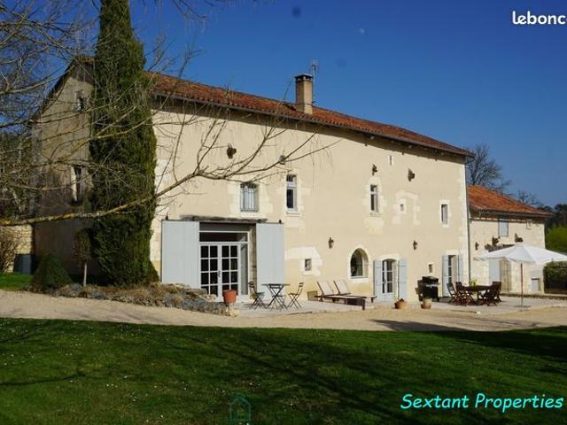 Maison 8 pièces 242 m²
