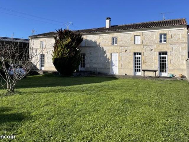 Maison 8 pièces 242 m²