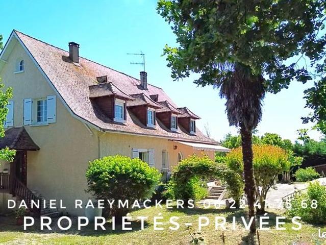 Maison 8 pièces 242 m²