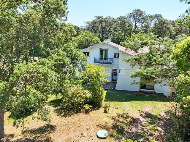 Maison 8 pièces 242 m²