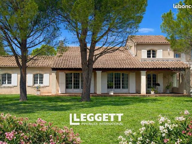 Maison 8 pièces 242 m²