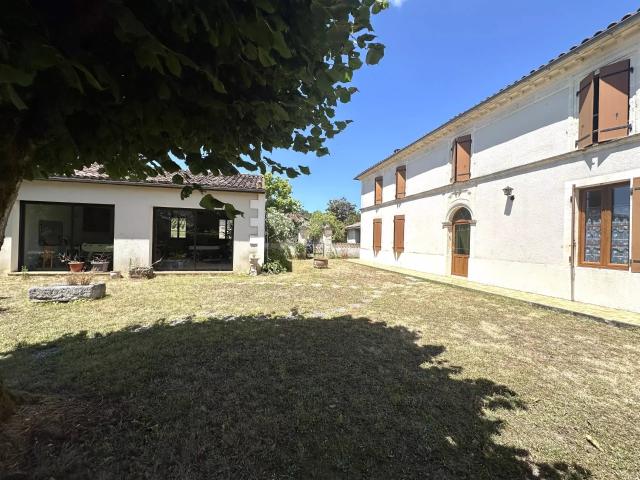 Maison 8 pièces 242 m²