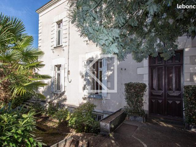 Maison 8 pièces 242 m²