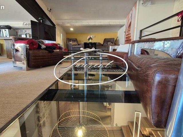 Maison 8 pièces 243 m²