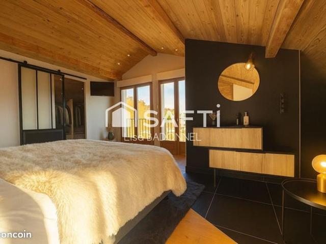 Maison 8 pièces 243 m²