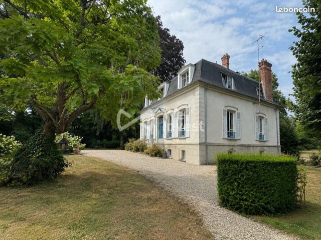 Maison 8 pièces 243 m²