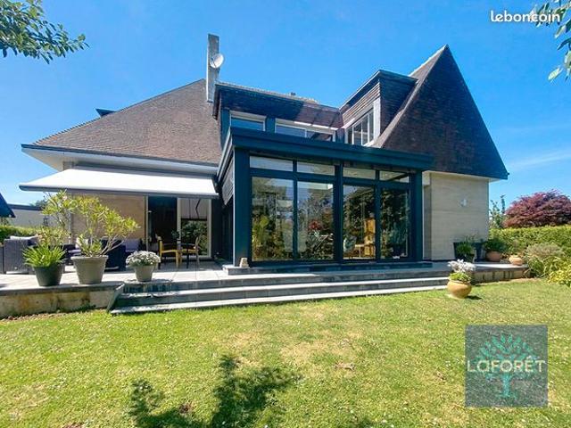 Maison 8 pièces 243 m²