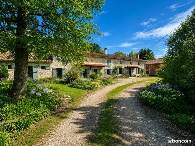 Maison 8 pièces 243 m²