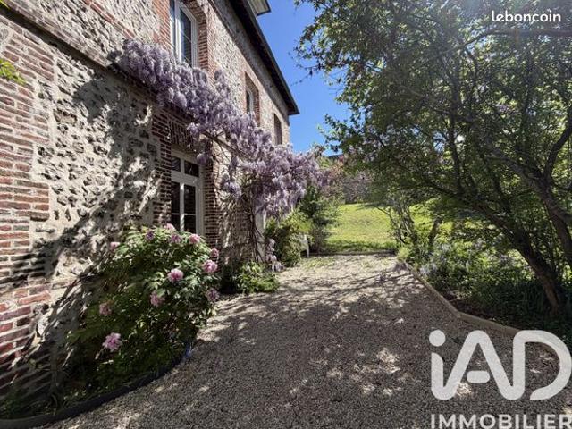 Maison 8 pièces 243 m²