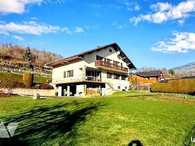 Maison 8 pièces 243 m²