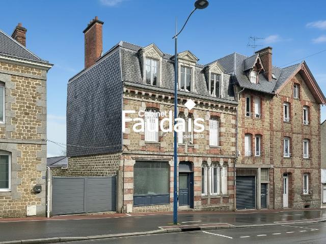 Maison 8 pièces 243 m²