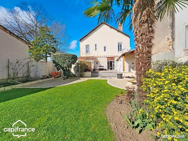 Maison 8 pièces 243 m²