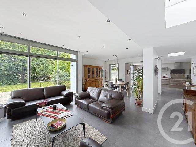 Maison 8 pièces 243 m²
