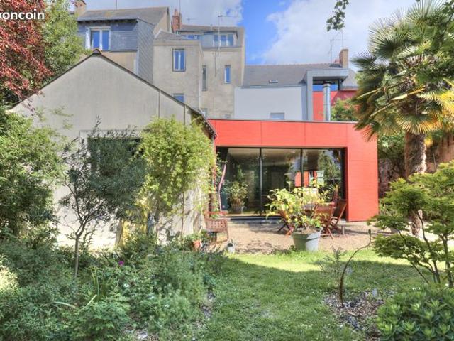 Maison 8 pièces 243 m²