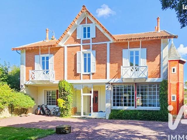 Propriété 8 pièces 243 m²